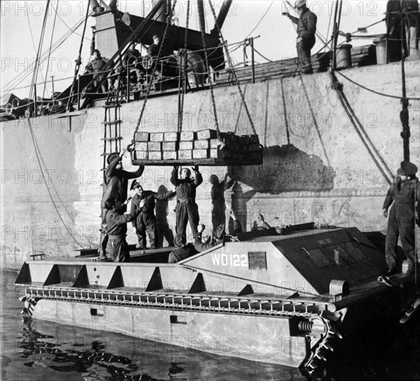 Débarquement des forces alliées sur les plages normandes en juin 1944