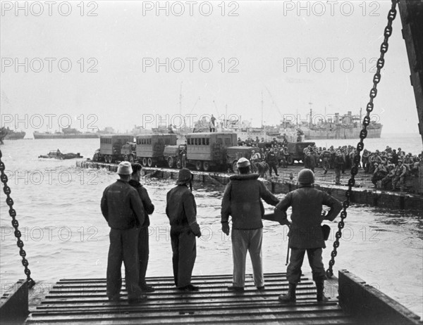 Débarquement des troupes alliées sur la côte normande en juin 1944