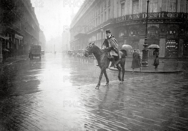 1er mai 1919 à Paris, sous la pluie