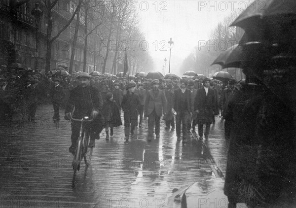 1er mai 1919 à Paris, sous la pluie