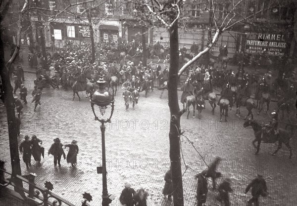 1er mai 1919 à Paris, sous la pluie