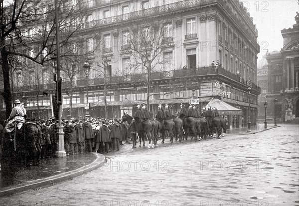 1er mai 1919 à Paris, sous la pluie