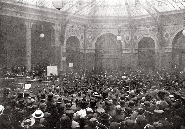 Bourse du Travail la veille du 1er mai 1906
