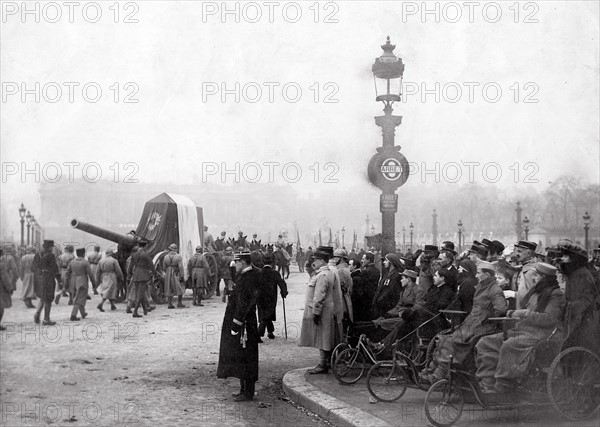 Passage du Soldat inconnu place de la Concorde, 1920