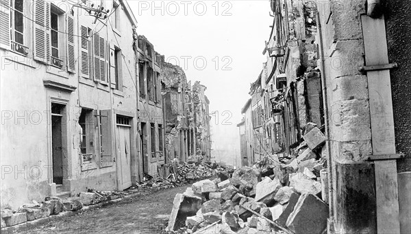 La ville de Verdun en ruines, 1916.