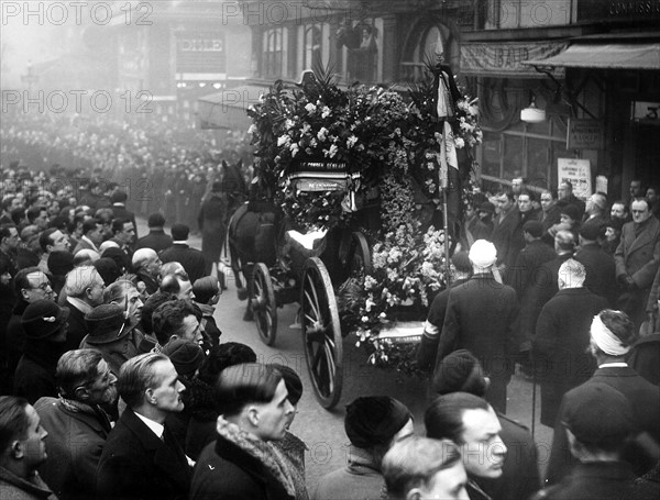 Funerals of lieutenant Rossignol during the Stavisky case