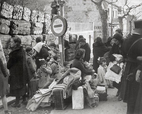 Spanish refugees near the French frontier, 1939