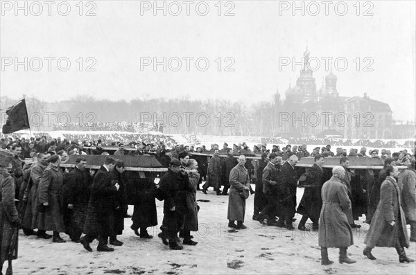 Cérémonie funéraire à Pétrograd, avril 1917