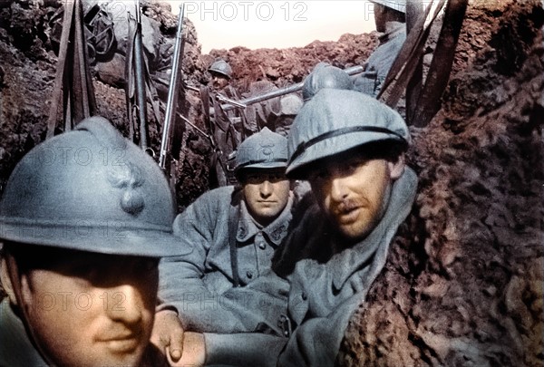 Soldats français dans une tranchée, 1916