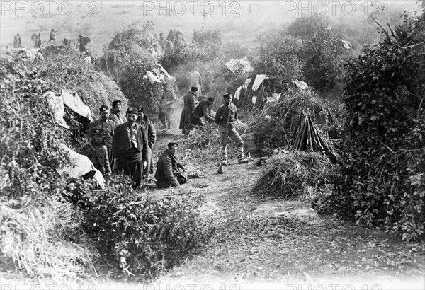 Première Guerre des Balkans
Un bivouac dans les retranchements bulgares devant Andrinople en Turquie
Photo parue dans l'Illustration n°3640 du 30 novembre 1912