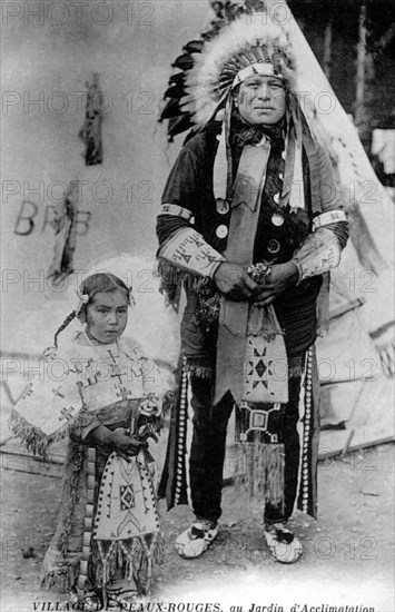 Yellowboy et sa fille, Indiens Sioux, dans le village de Peaux-Rouges au Jardin d'Acclimatation à Paris