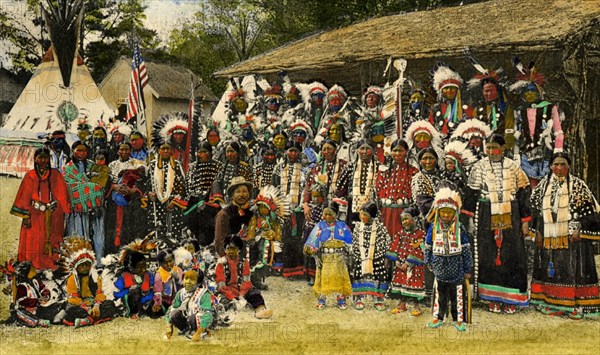Groupe de Sioux Ogallalas dans le village de Peaux- Rouges au jardin d'Acclimatation à Paris