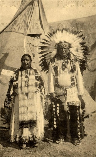 Carte postale souvenir représentant le chef Indien Buffalo man au village Indien de l'Exposition Universelle de 1935 à Bruxelles