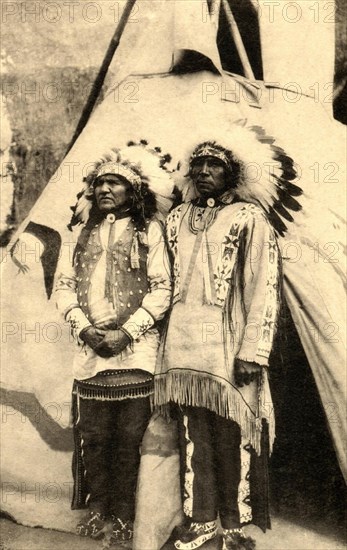 Postcard representing Indian chief Black Hom at the Indian village of the 1935 World Fair in Brussels.