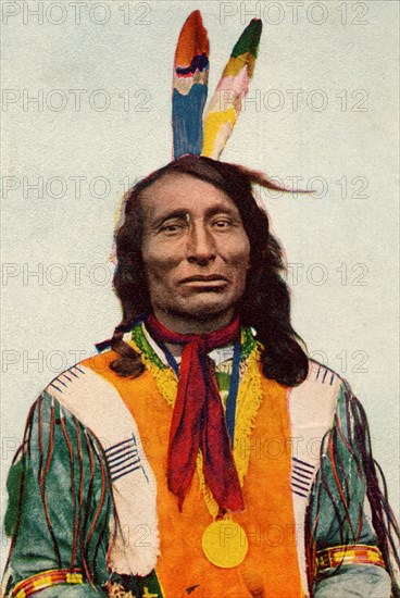 Postcard representing Indian chief "Bear goes in the wood"