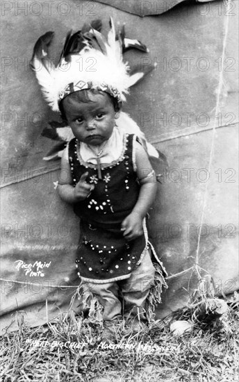 Carte postale représentant un enfant indien, "Heap big chief"