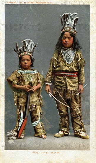 Carte postale représentant deux enfants indiens