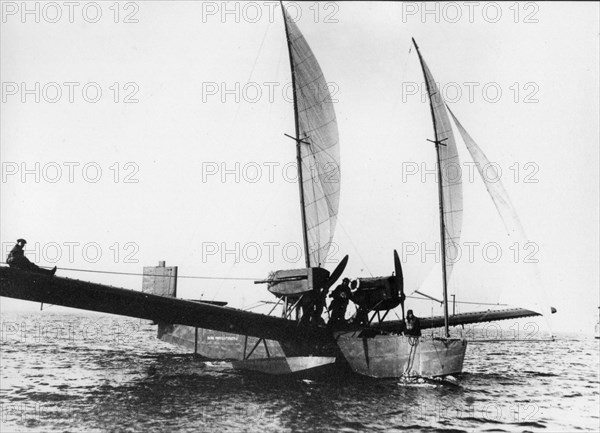 Steam-powered hydroplane