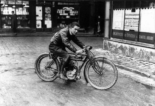 Moto singer en 1912