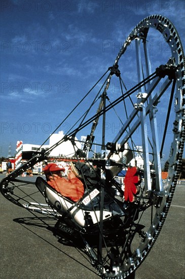 Véhicule propulsé par énergie musculaire