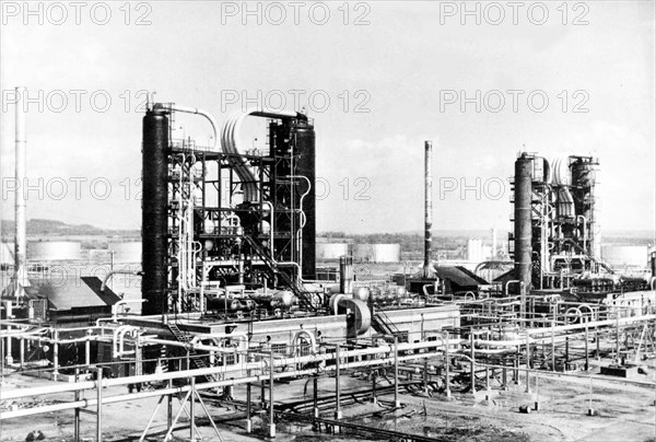 Raffinerie de pétrole de Port-Jérôme, inaugurée en 1933
