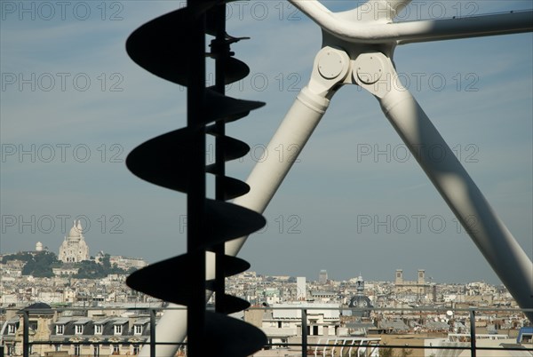 Vue sur les toits de Paris depuis le Centre Georges Pompidou à Paris