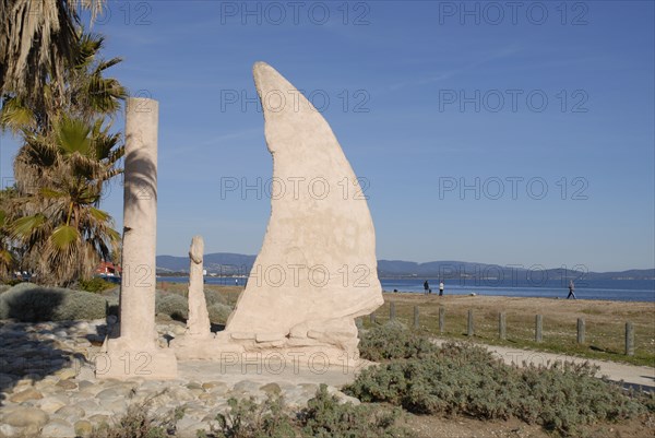 2009, Hyères, 83400, sculpture bateau, bord de mer
