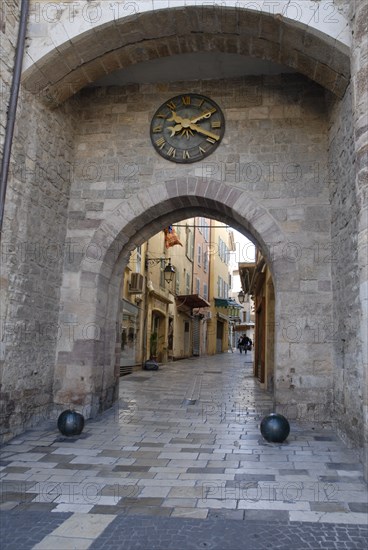 2009, Hyères, 83400, porte de la rade, ville médiévale de Hyères