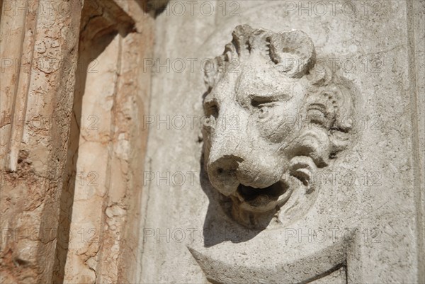 2009, détail basilique Saint Marc, tete de lion, Venise
