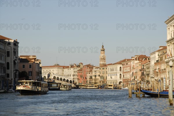 2009, église San Bartolomeo, grand canal, pont du Rialto, vaporetto, Venise