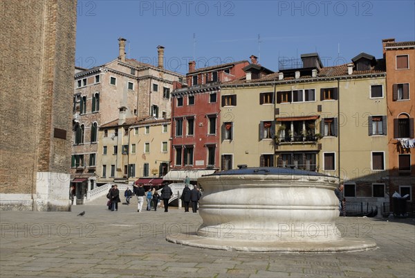 2009, Campo dei Frari, façades, Venise