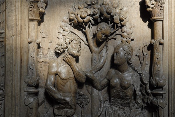 intérieur église Montréal, Montréal en basse Bourgogne, octobre 2009, sculpture en bois d'Adam et Eve