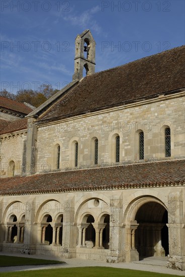 Abbaye Cistercienne édifiée au 12eme siecle, Abbaye de Fontenay, Cote d'Or, le Cloitre, octobre 2009
