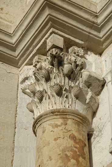 Basilique de Vezelay, Bourgogne, chapiteau à décor de feuillages, octobre 2009