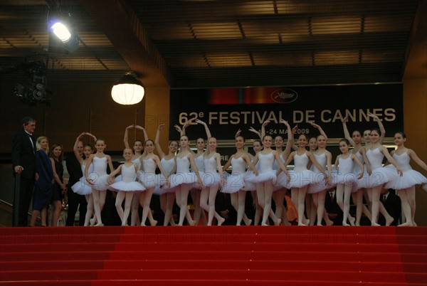 2009 Cannes Film Festival: les élèves de l'école de danse de Cannes