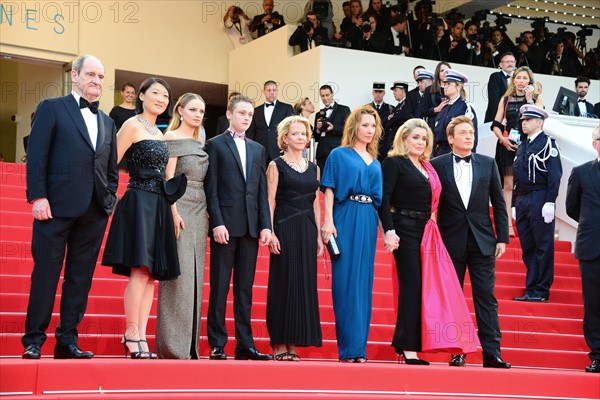 Pierre Lescure et Fleur Pellerin avec l'équipe du film "La Tête haute", Festival de Cannes 2015