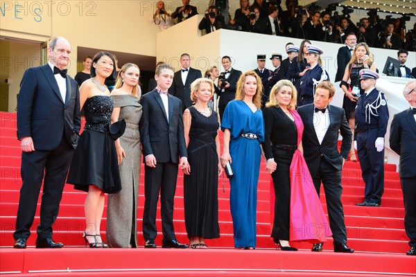 Pierre Lescure et Fleur Pellerin avec l'équipe du film "La Tête haute", Festival de Cannes 2015