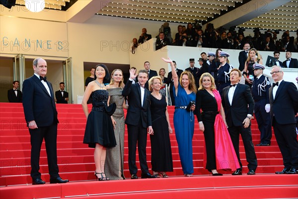 Pierre Lescure et Fleur Pellerin avec l'équipe du film "La Tête haute", Festival de Cannes 2015