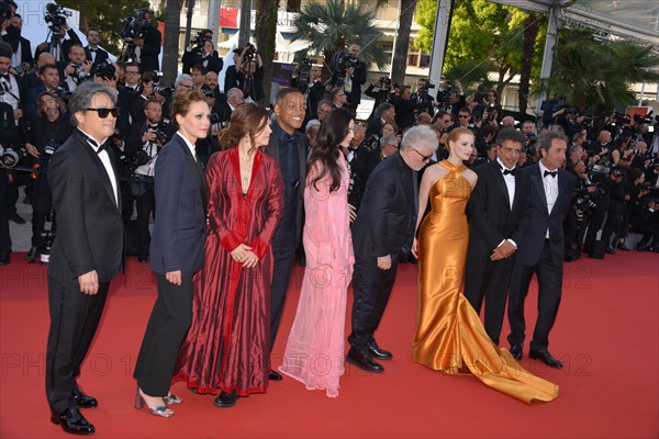 Montée des marches pour la soirée des 70 ans du Festival de Cannes