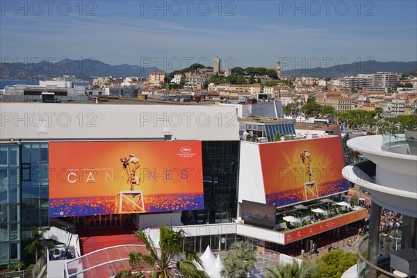 Vue sur le Palais des Festivals à Cannes