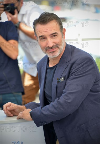 Photocall du film "OSS 117 : Alerte Rouge en Afrique Noire", Festival de Cannes 2021