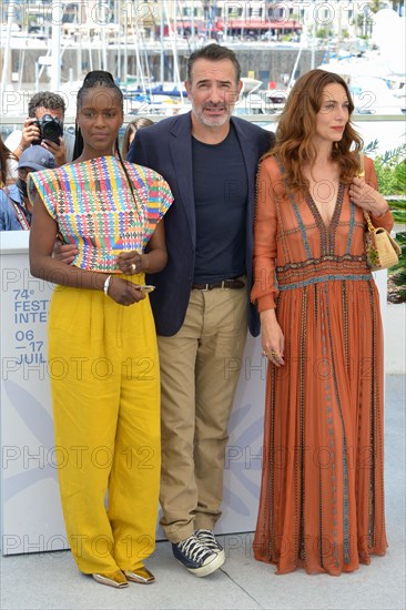 Photocall du film "OSS 117 : Alerte Rouge en Afrique Noire", Festival de Cannes 2021