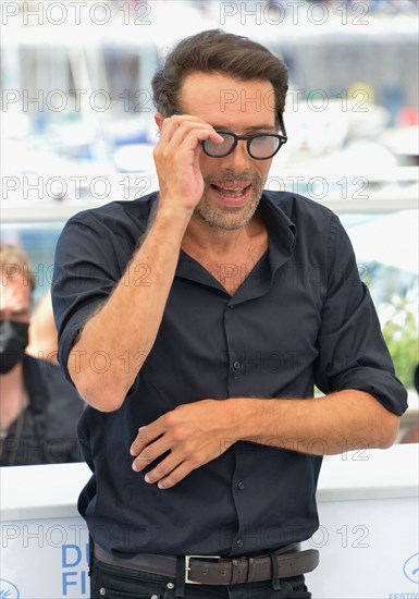 Photocall du film "OSS 117 : Alerte Rouge en Afrique Noire", Festival de Cannes 2021