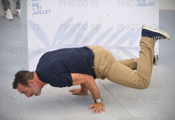 Photocall du film "OSS 117 : Alerte Rouge en Afrique Noire", Festival de Cannes 2021