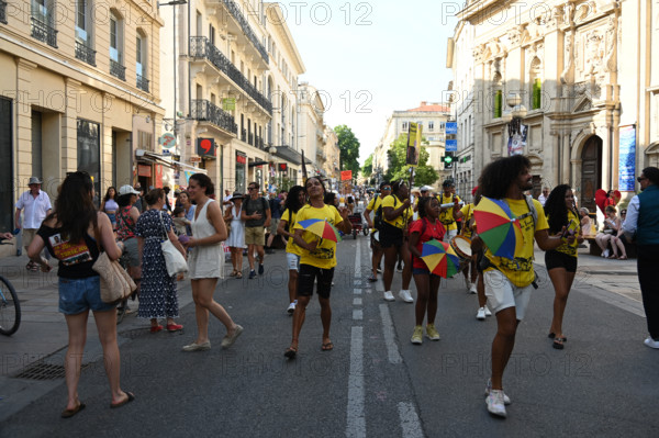 Ambiance dans les rues d'Avignon