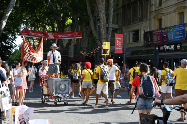 Ambiance dans les rues d'Avignon