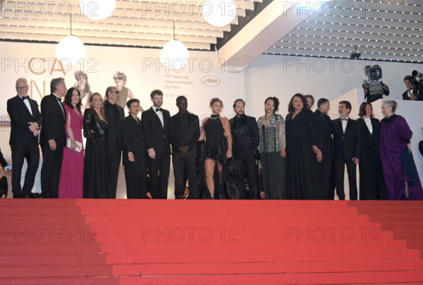 Cast and crew of the film 'L'Abandon'