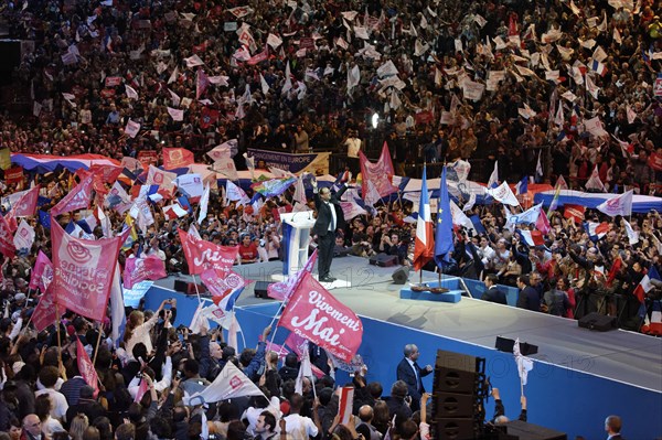 Meeting de François Hollande au Palais Omnisports de Paris Bercy