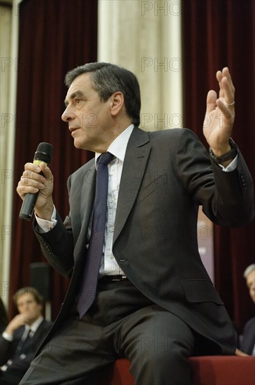 François Fillon candidat à  la présidence de l'UMP