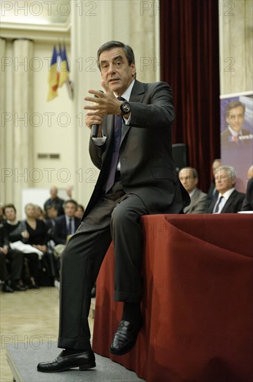 François Fillon candidat à  la présidence de l'UMP